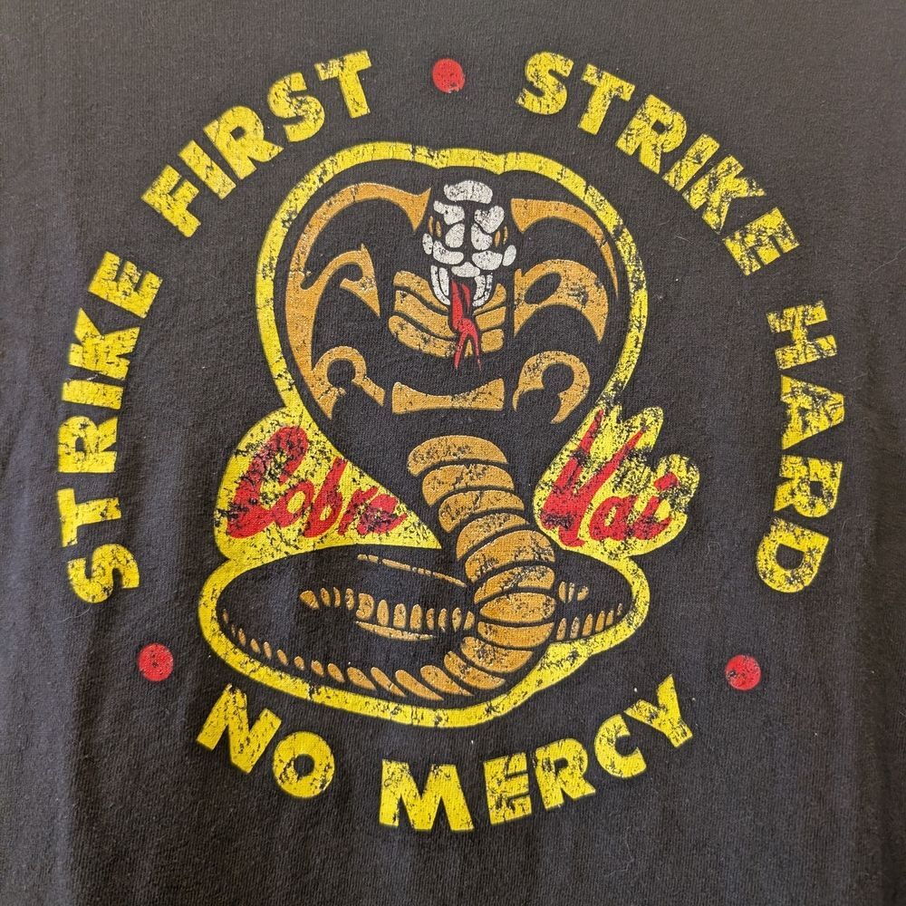 Black Cobra Kai Karate Kid Graphic Tee M Retro Faded - Picture 2 of 4